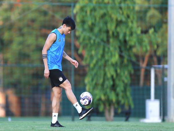 Tin bóng đá 16/7: Văn Hậu vẫn phải tập riêng ở Hà Nội FC