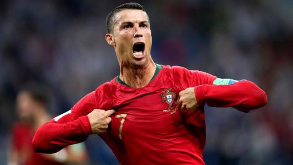 Ronaldo ăn mừng khi ghi bàn