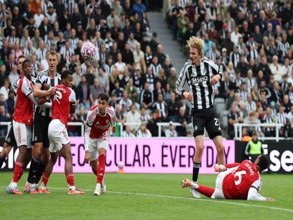 Tin Arsenal: Pháo thủ thắng ngược dòng trước Newcastle