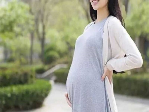 Mơ thấy bạn bè có bầu