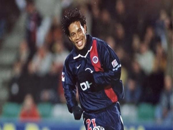 Ronaldinho cầu thủ PSG