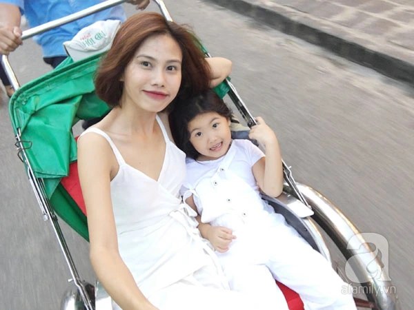 Mơ thấy con gái mình đi lạc, con gái khóc đánh con gì