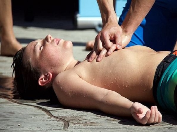 Nằm mơ thấy cứu người chết đuối tốt hay xấu, số gì lộc