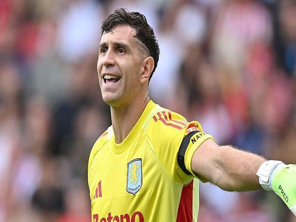 Tin Aston Villa: Cân nhắc bán thủ thành Emiliano Martinez
