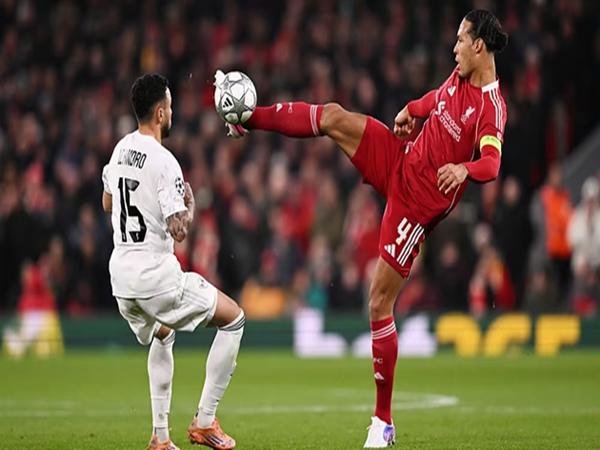 Tin Liverpool: Van Dijk thiết lập kỷ lục vô tiền khoáng hậu