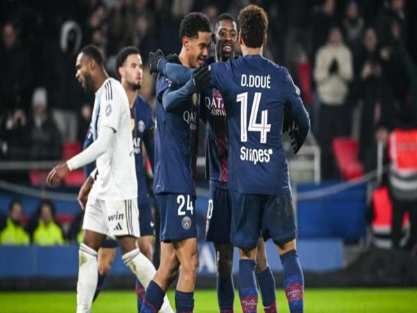 Desire Doue mở tỷ số cho PSG trước giờ nghỉ